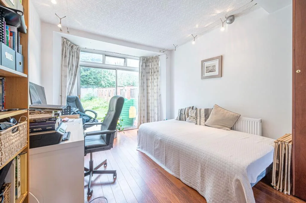 4 bedroom semi-detached house for rent