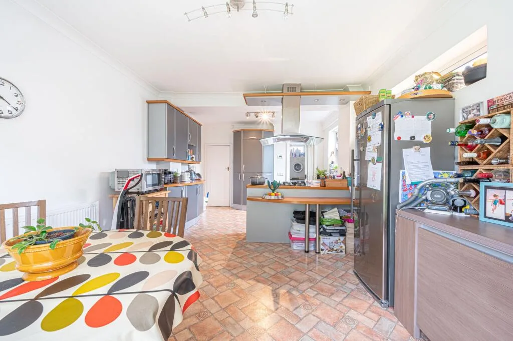 4 bedroom semi-detached house for rent