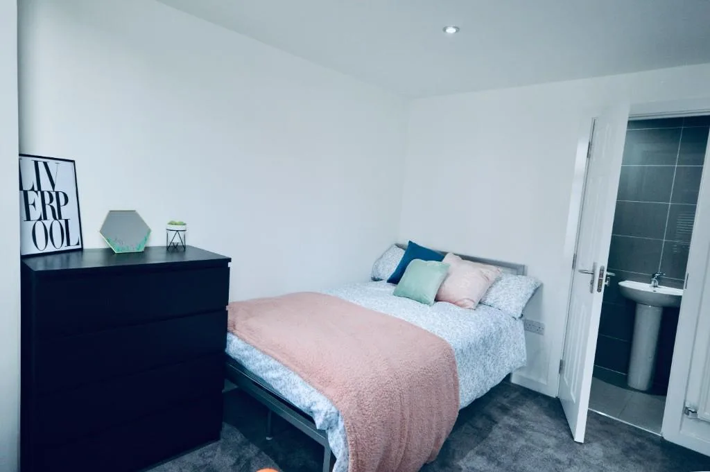 6 bedroom terraced house for rent