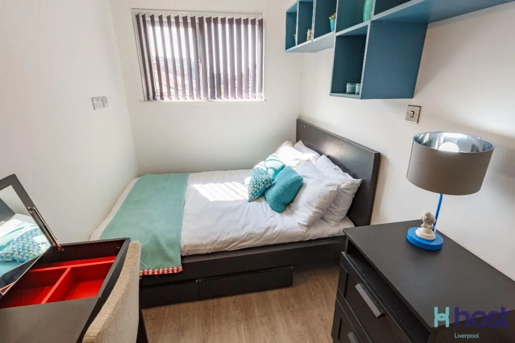 6 bedroom terraced house for rent