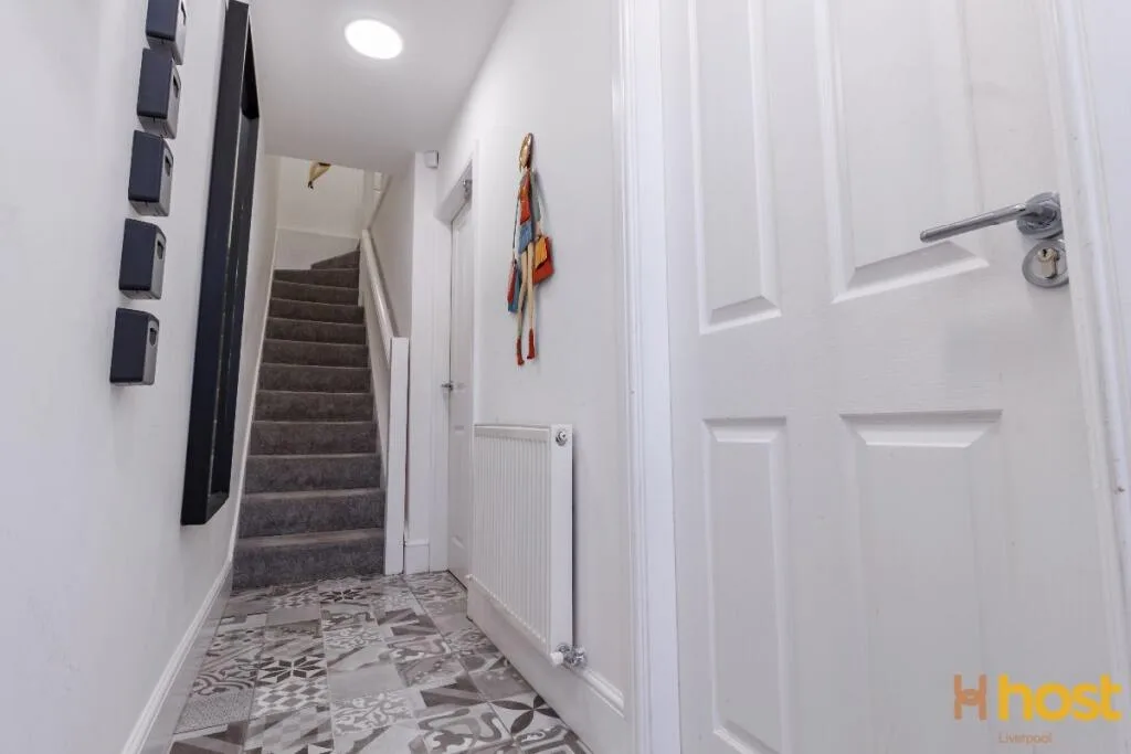 6 bedroom terraced house for rent