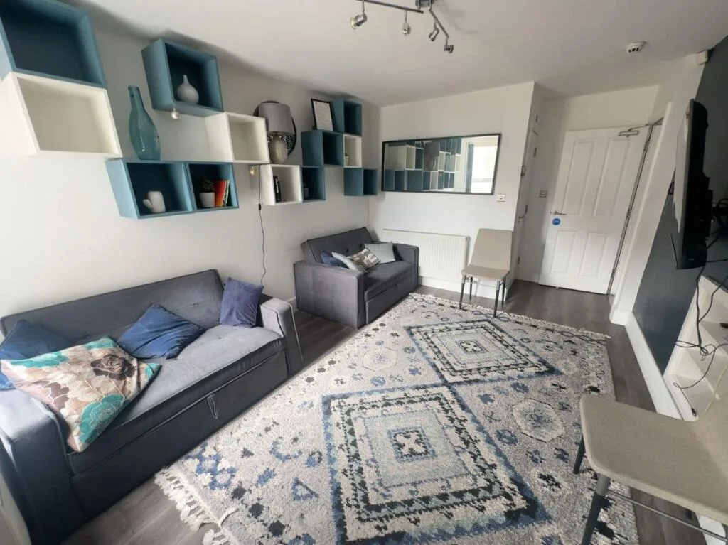 6 bedroom terraced house for rent