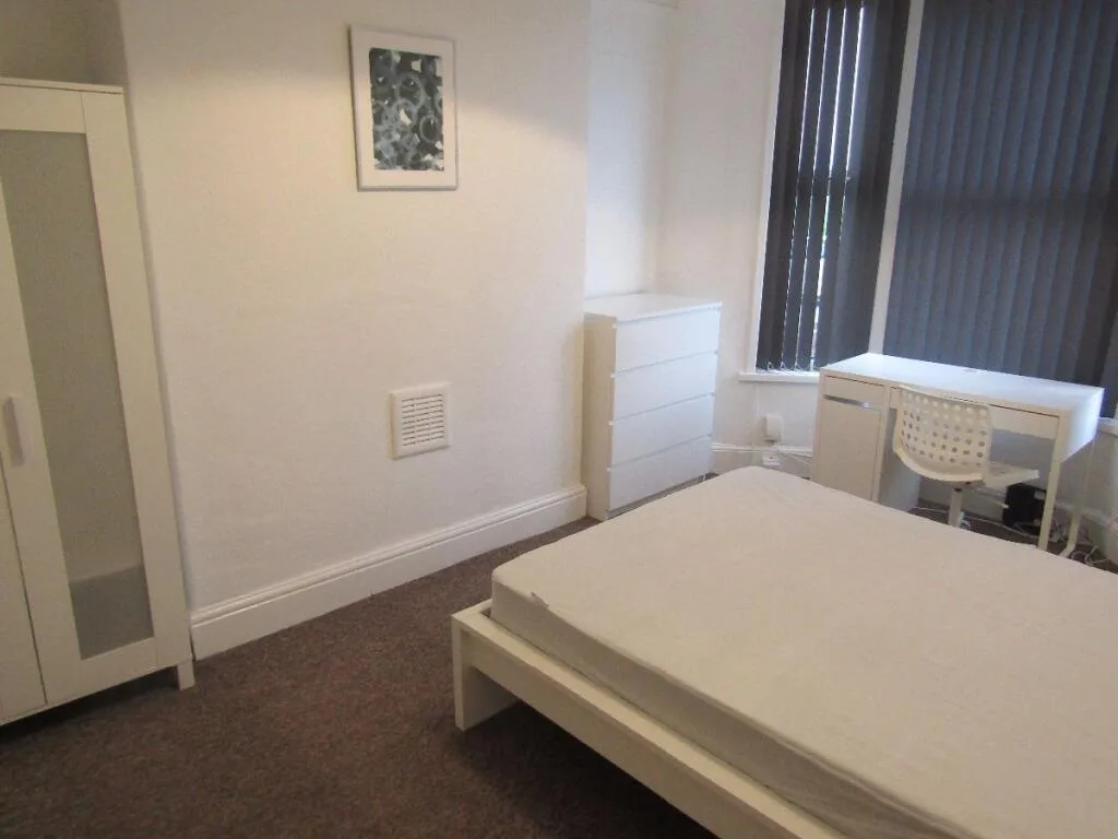 5 bedroom terraced house for rent
