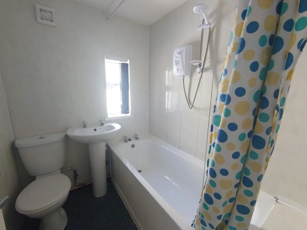 5 bedroom terraced house for rent