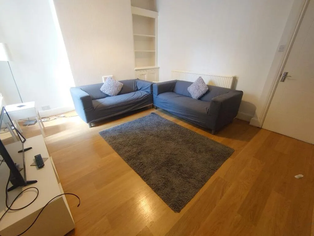 5 bedroom terraced house for rent