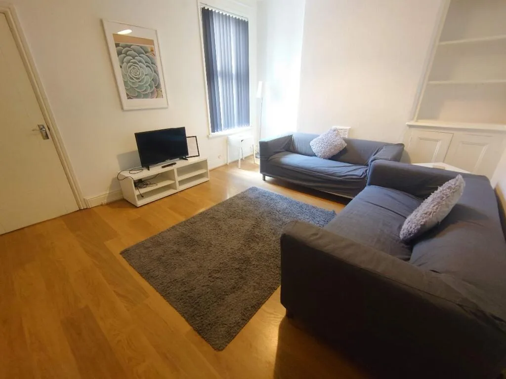 5 bedroom terraced house for rent