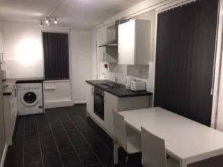 5 bedroom terraced house for rent