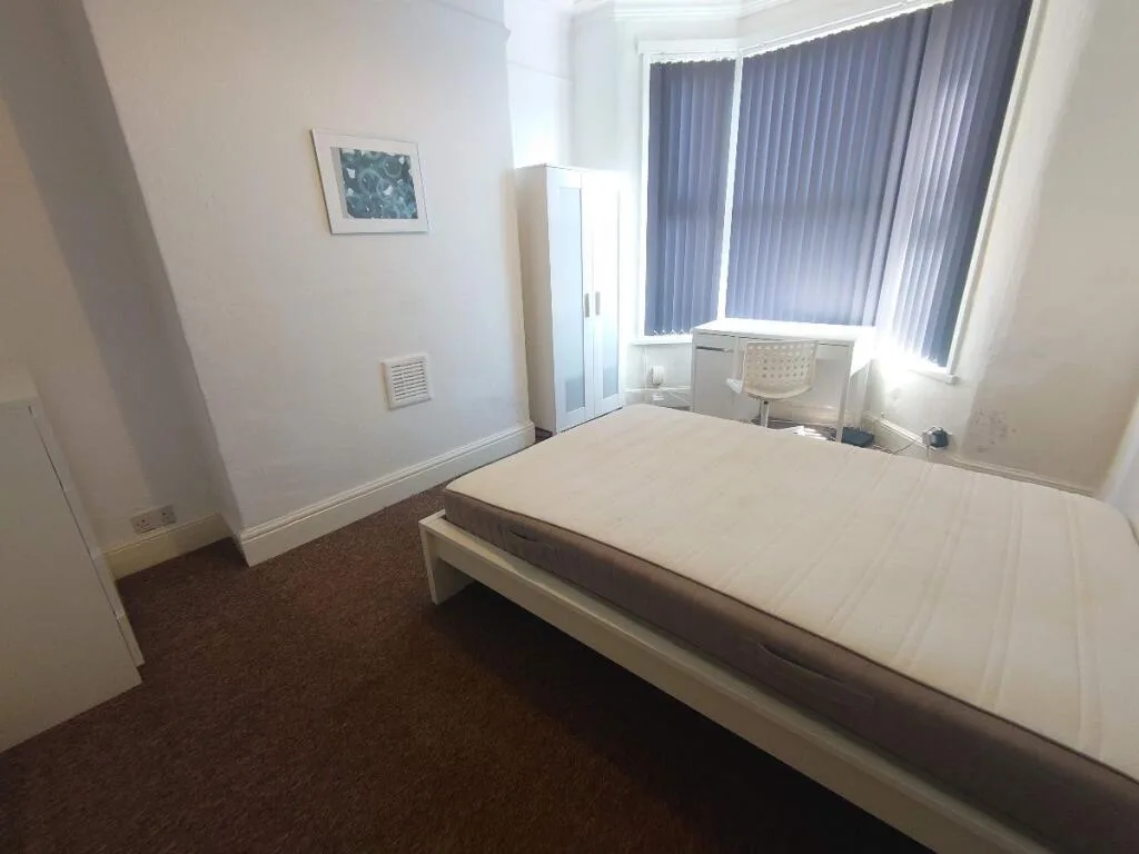 5 bedroom terraced house for rent