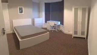 5 bedroom terraced house for rent