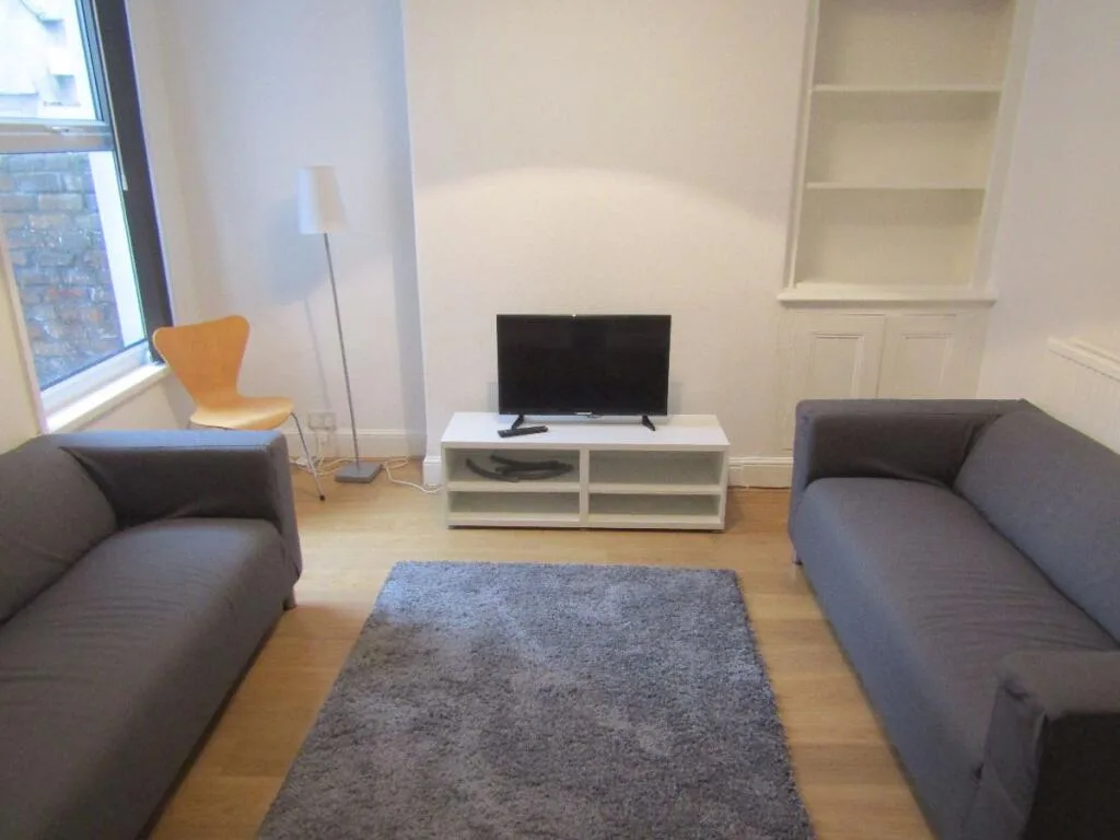 5 bedroom terraced house for rent