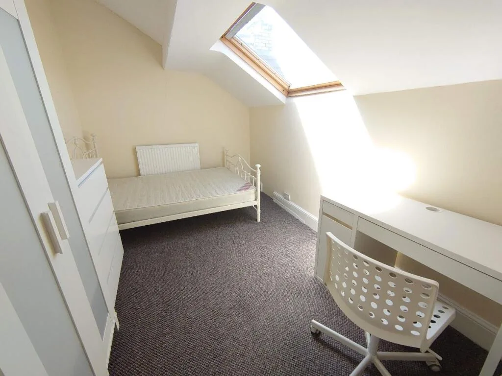 5 bedroom terraced house for rent