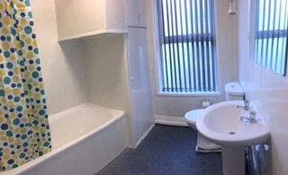 5 bedroom terraced house for rent