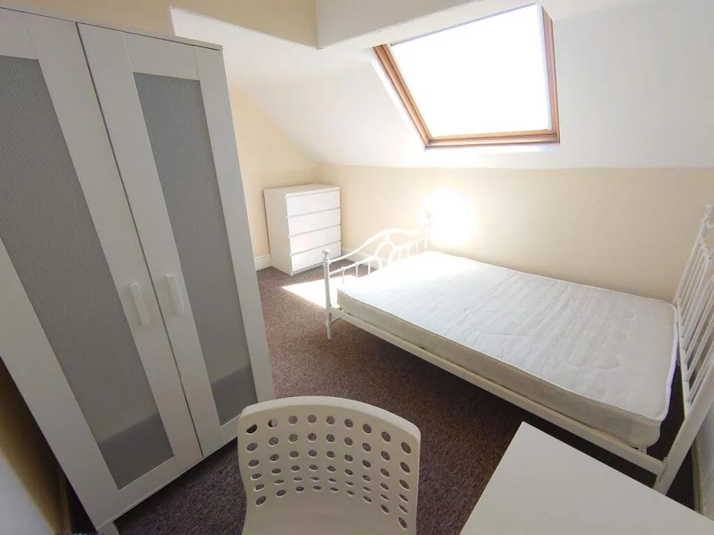 5 bedroom terraced house for rent