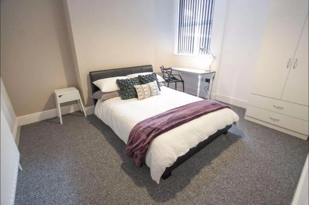6 bedroom terraced house for rent