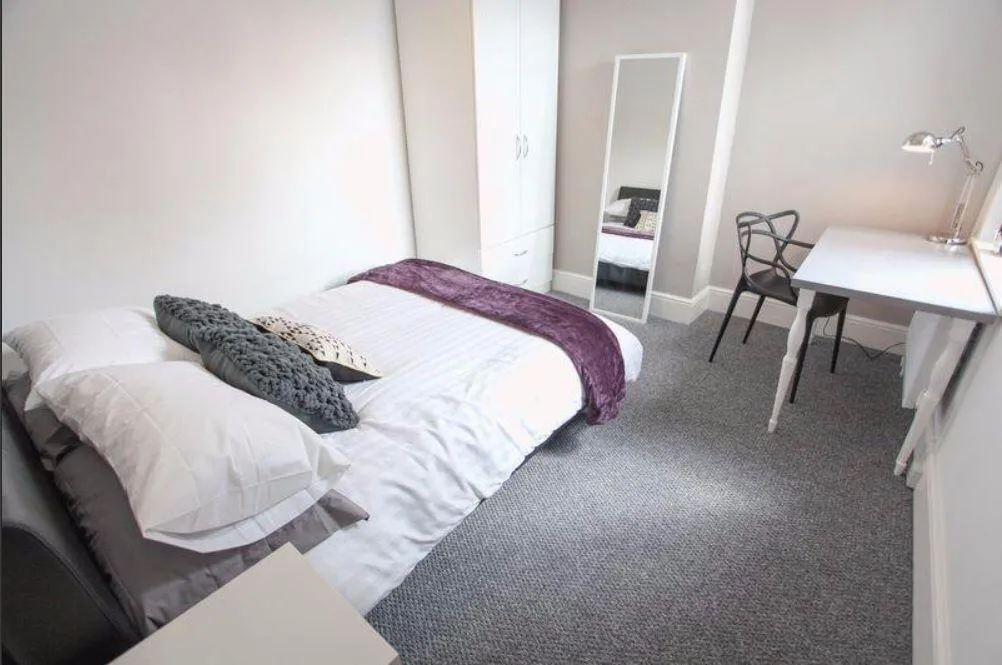 6 bedroom terraced house for rent