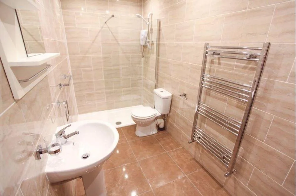 6 bedroom terraced house for rent