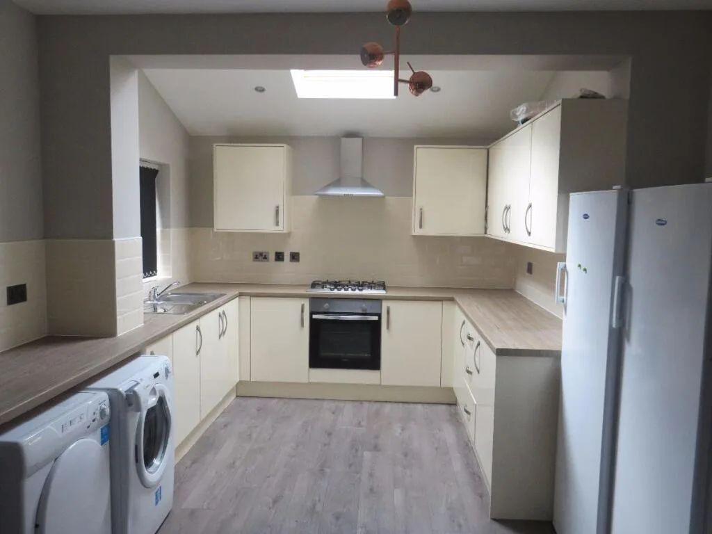 6 bedroom terraced house for rent