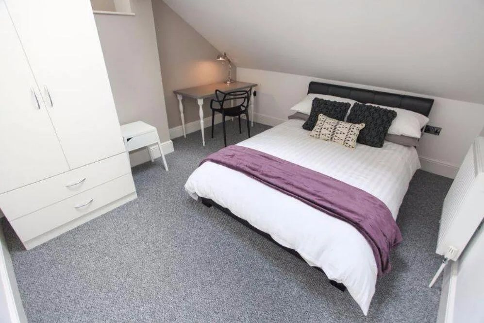 6 bedroom terraced house for rent