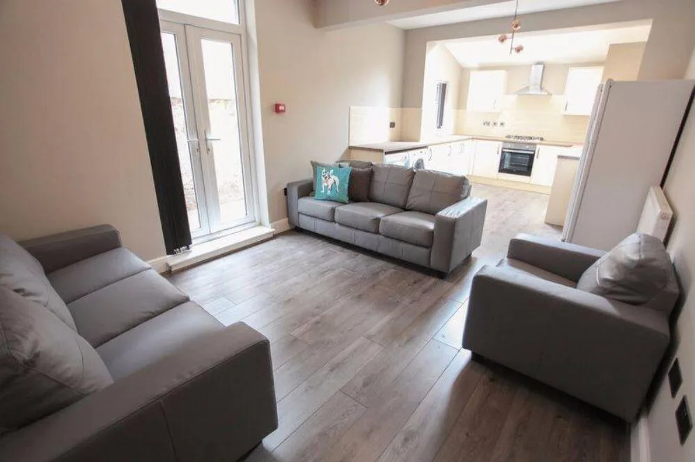 6 bedroom terraced house for rent