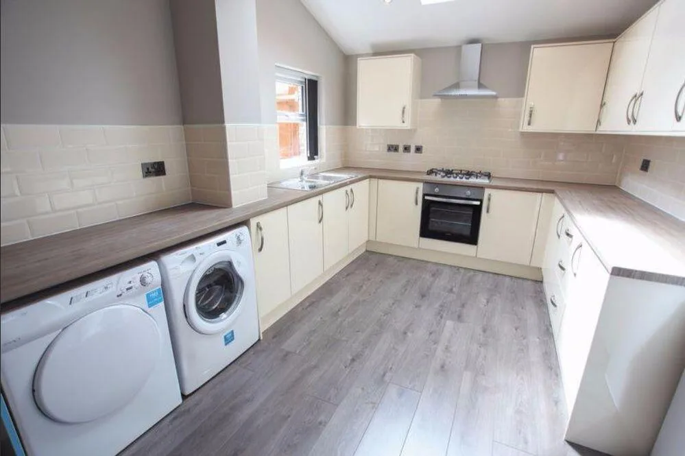 6 bedroom terraced house for rent