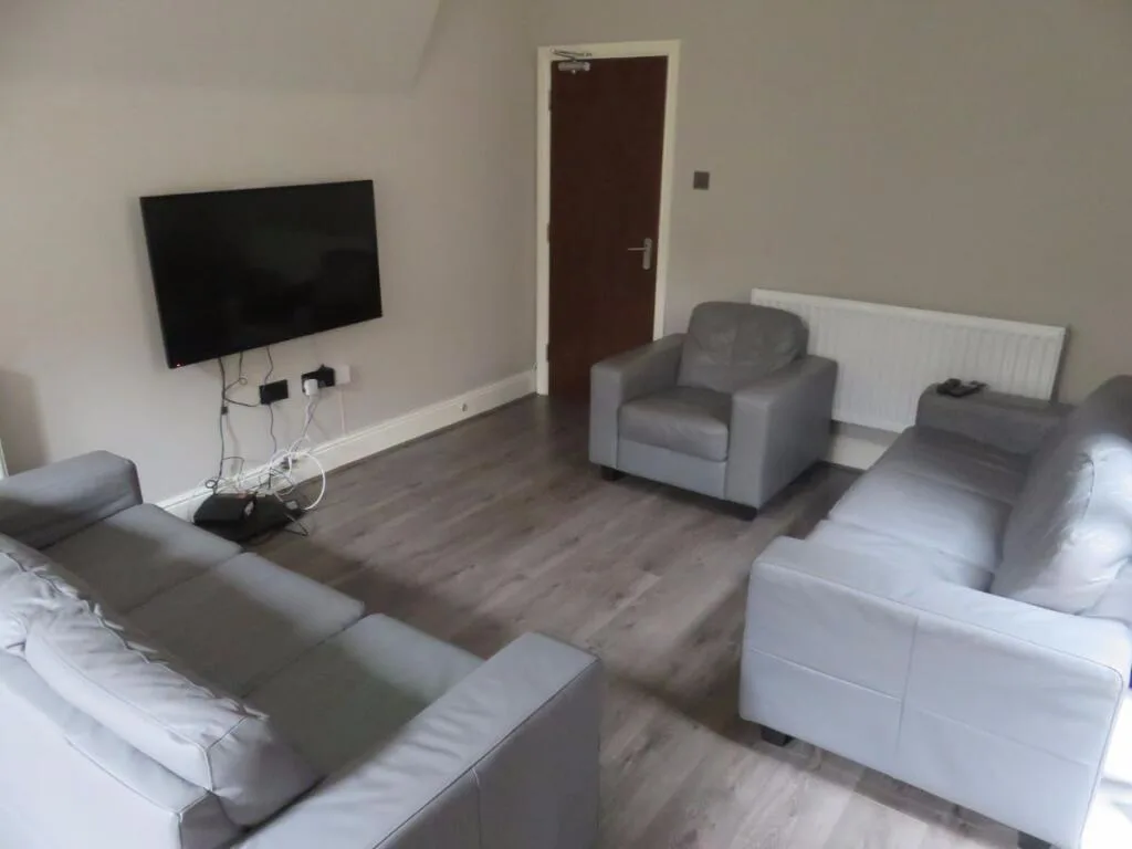 6 bedroom terraced house for rent
