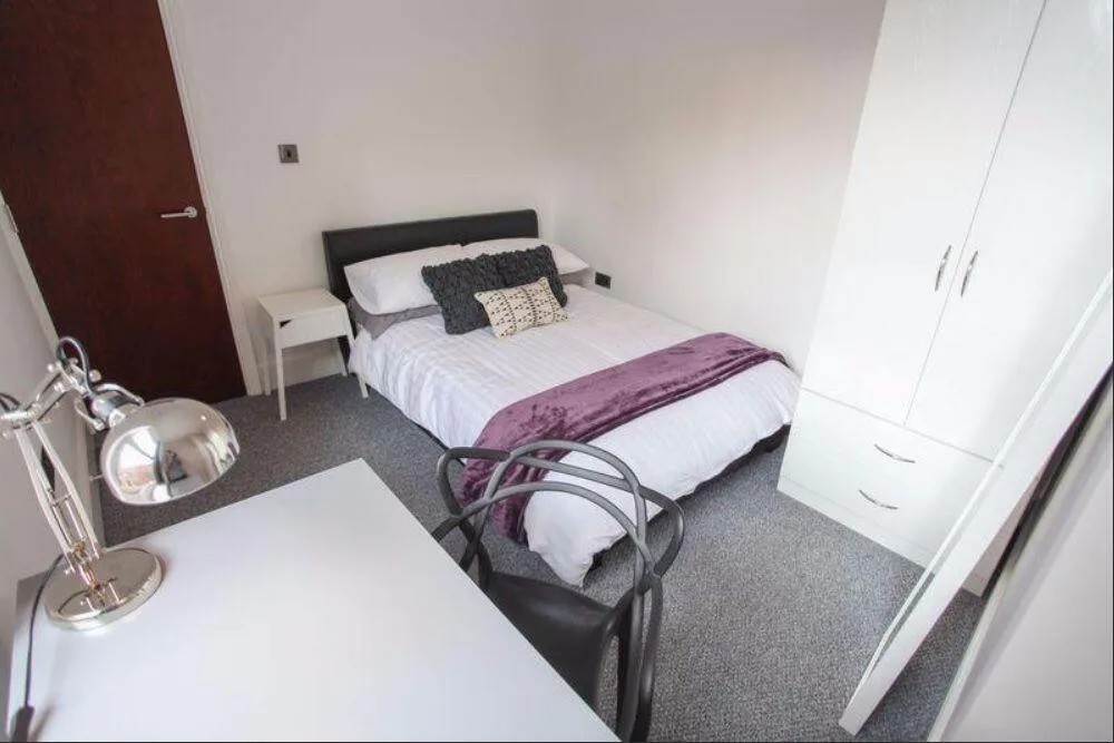 6 bedroom terraced house for rent