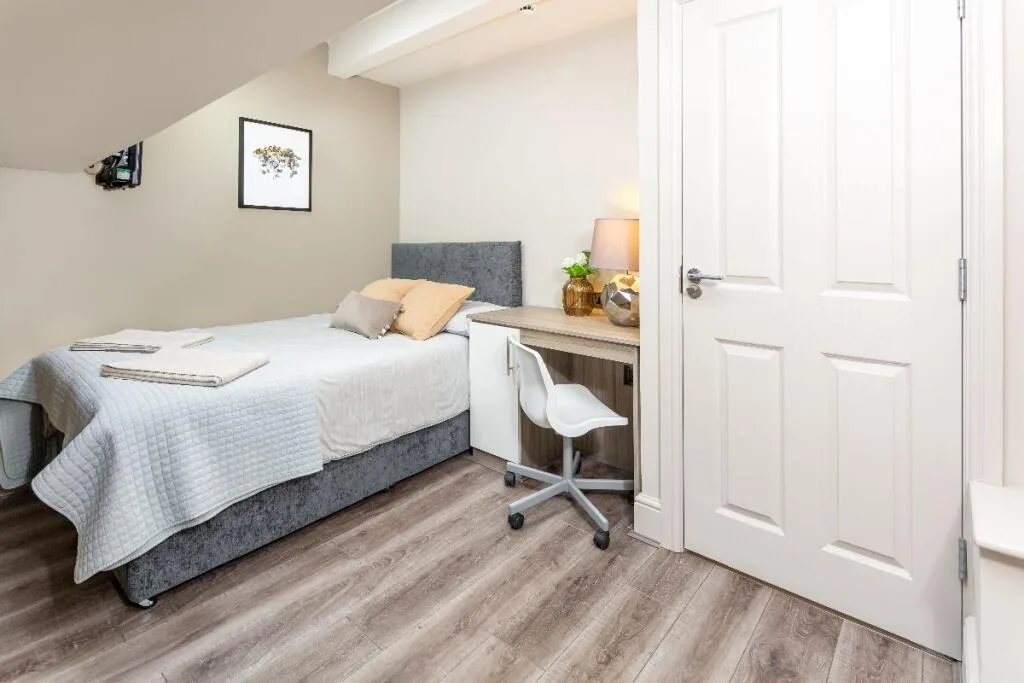 6 bedroom terraced house for rent