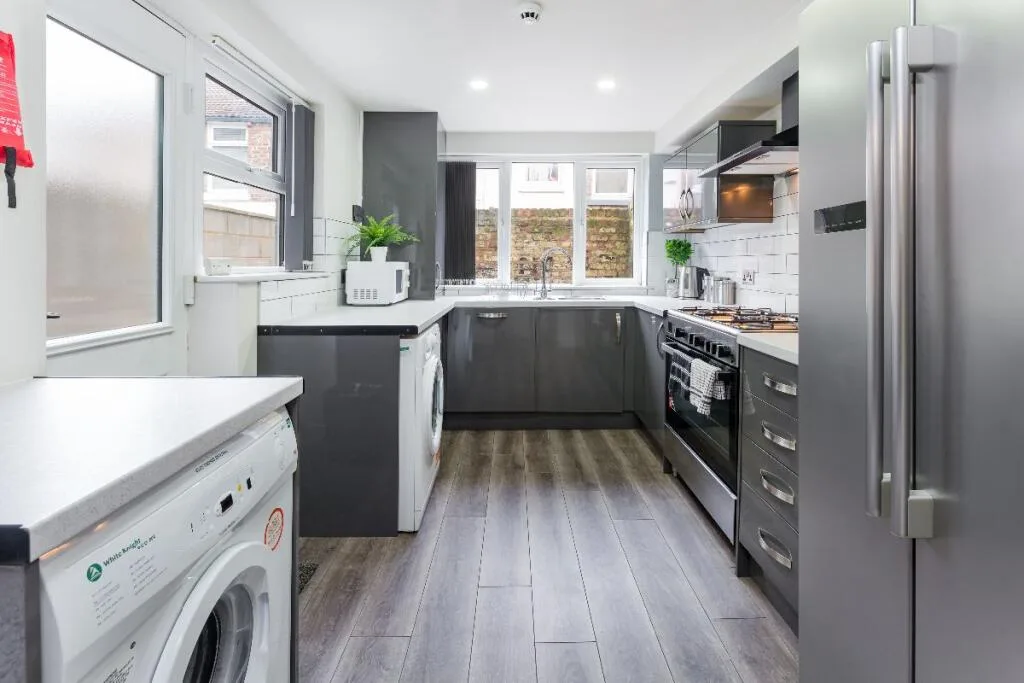 6 bedroom terraced house for rent