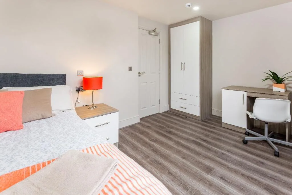 6 bedroom terraced house for rent