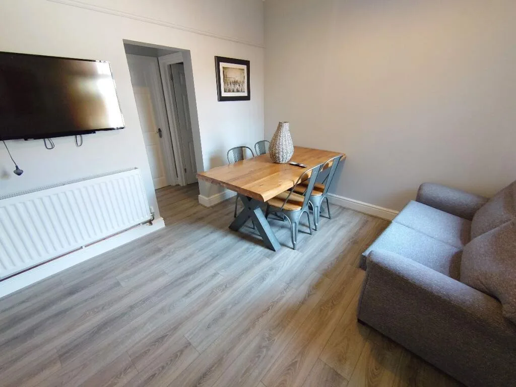5 bedroom terraced house for rent