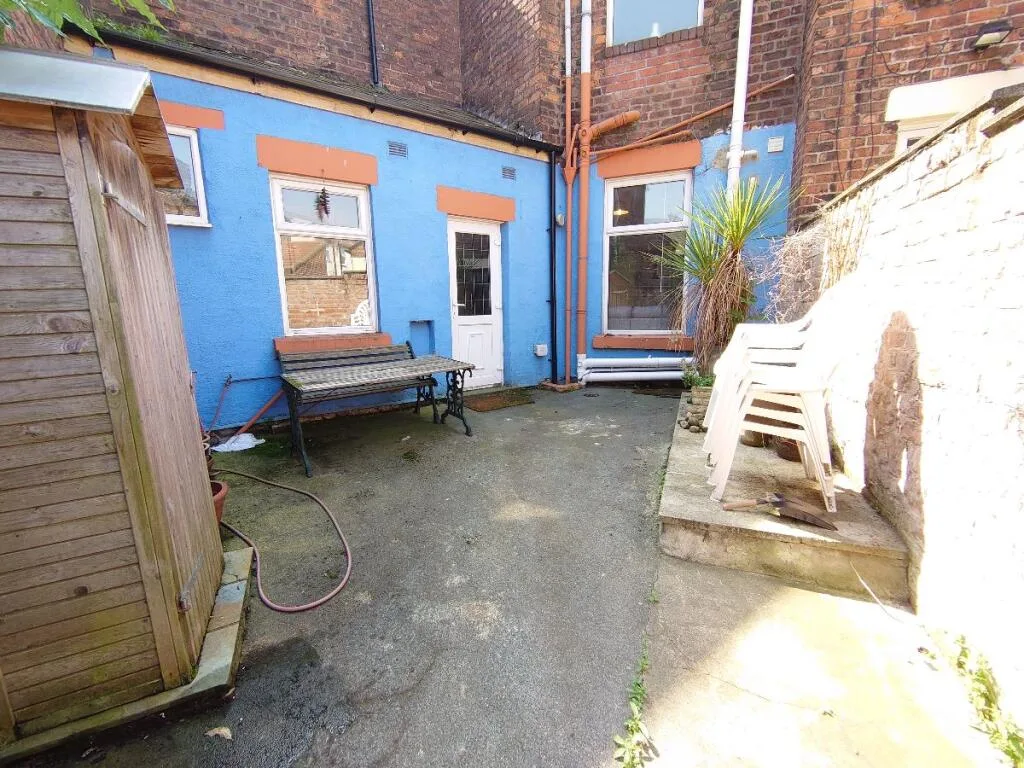 5 bedroom terraced house for rent