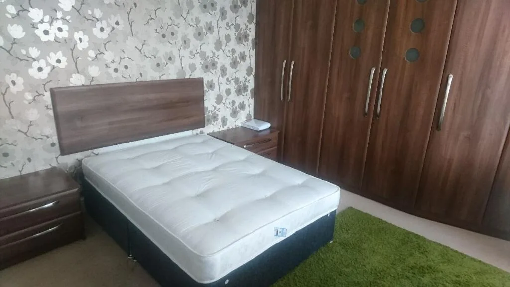 5 bedroom terraced house for rent