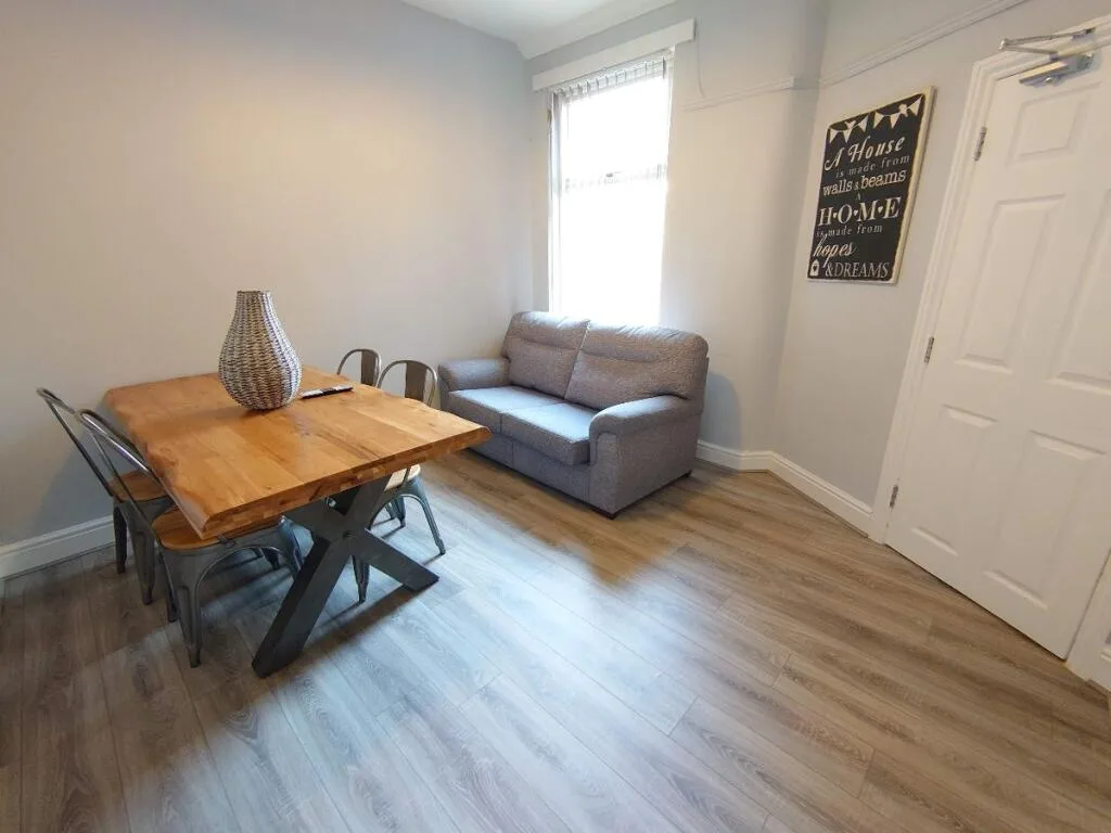 5 bedroom terraced house for rent