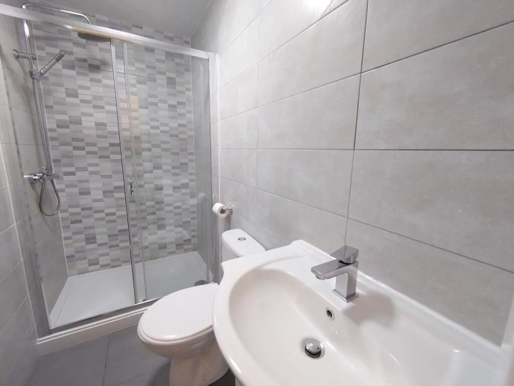 5 bedroom terraced house for rent