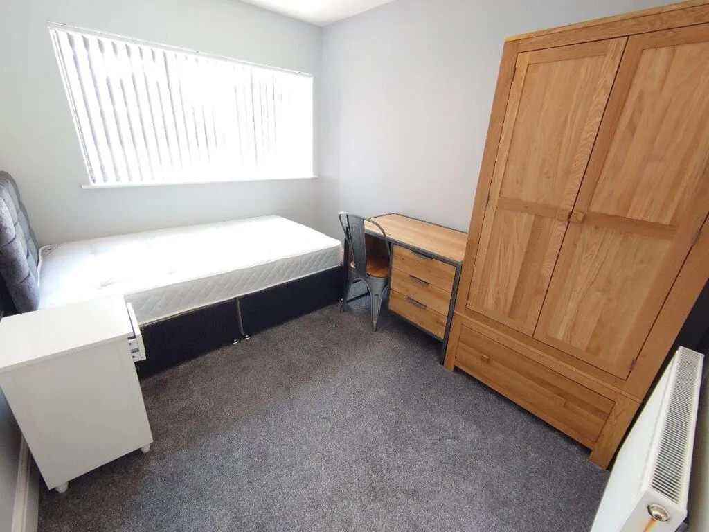 5 bedroom terraced house for rent