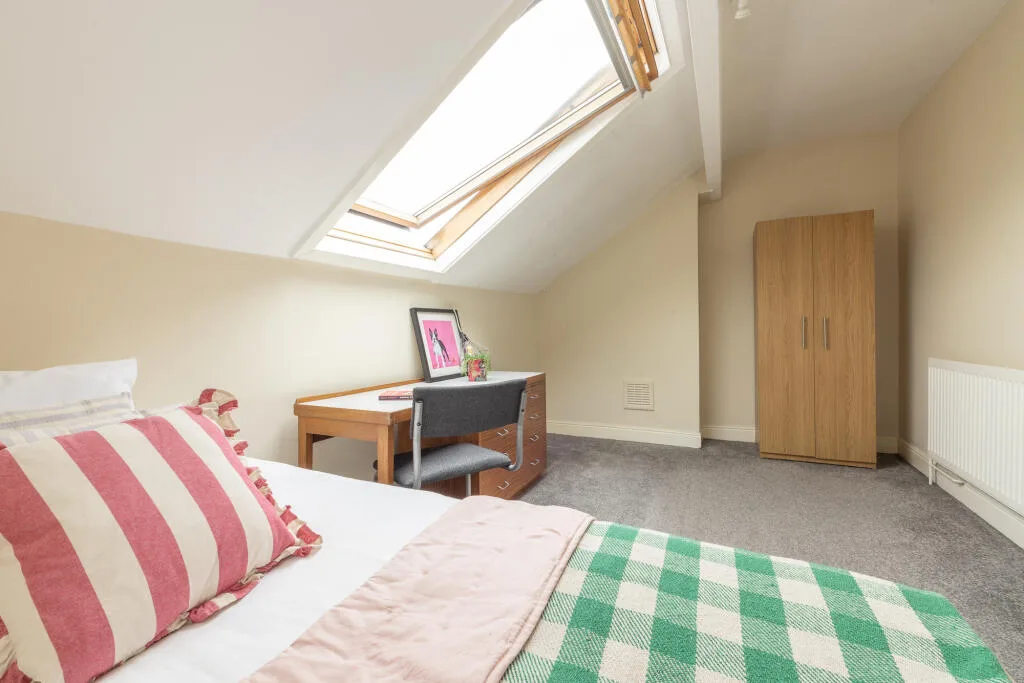 5 bedroom terraced house for rent
