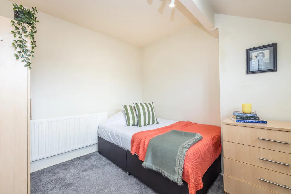 5 bedroom terraced house for rent
