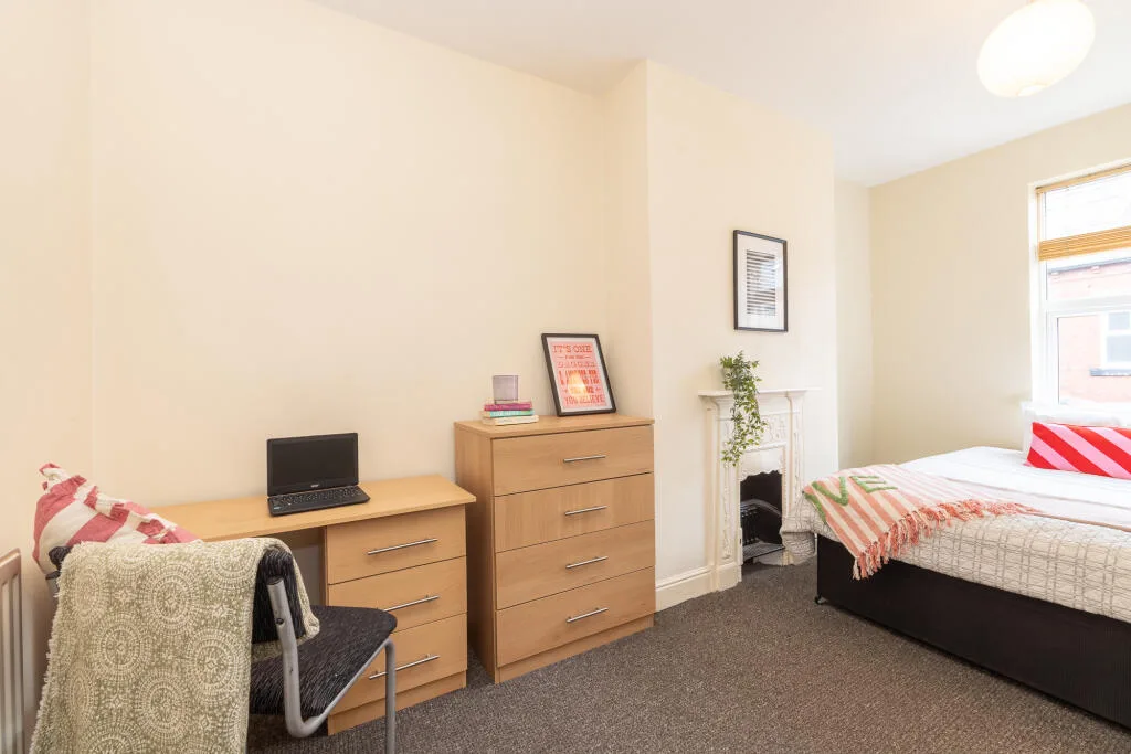 5 bedroom terraced house for rent