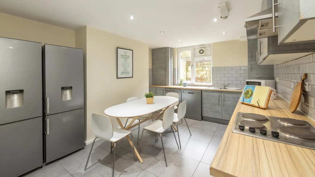5 bedroom terraced house for rent