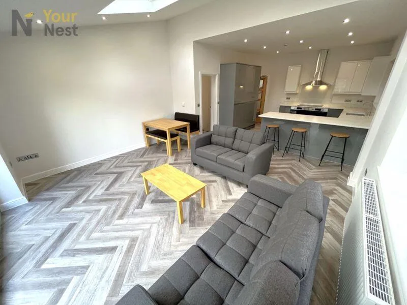5 bedroom terraced house for rent