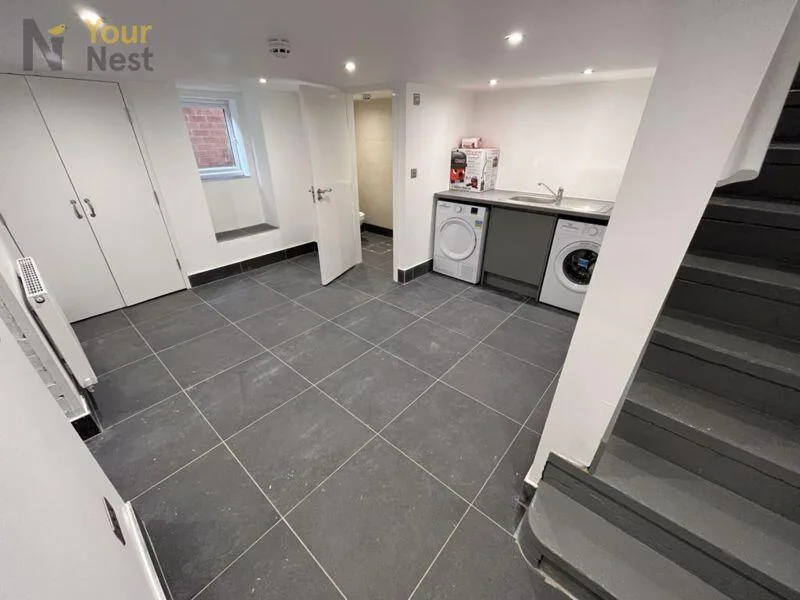 5 bedroom terraced house for rent