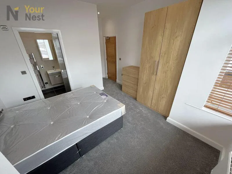 5 bedroom terraced house for rent