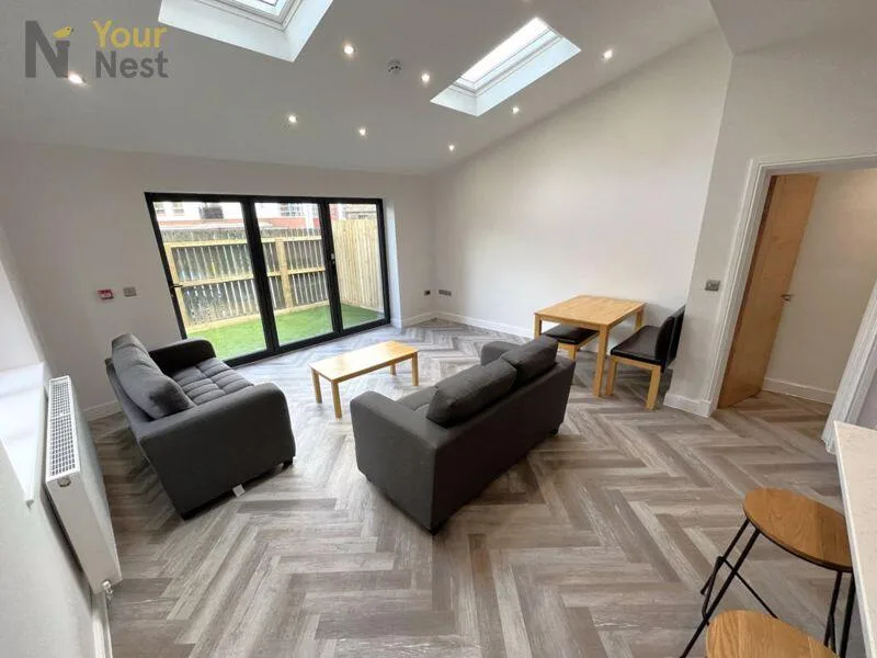5 bedroom terraced house for rent