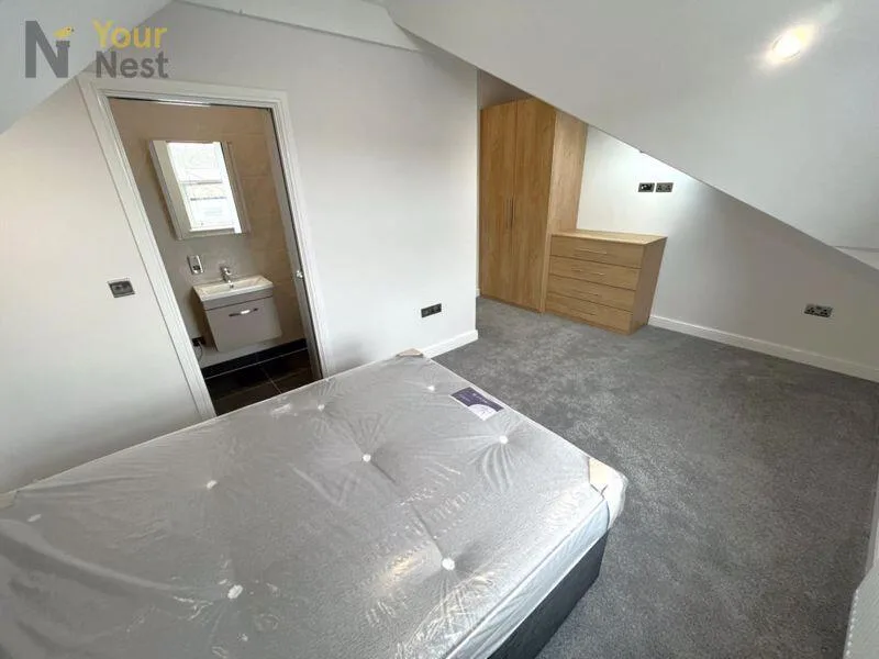 5 bedroom terraced house for rent