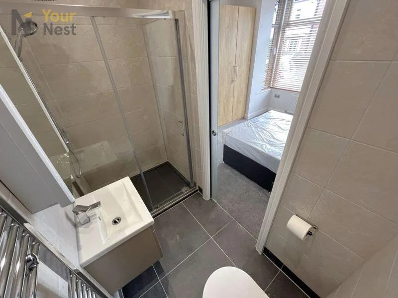 5 bedroom terraced house for rent