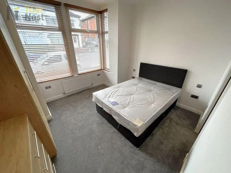 5 bedroom terraced house for rent