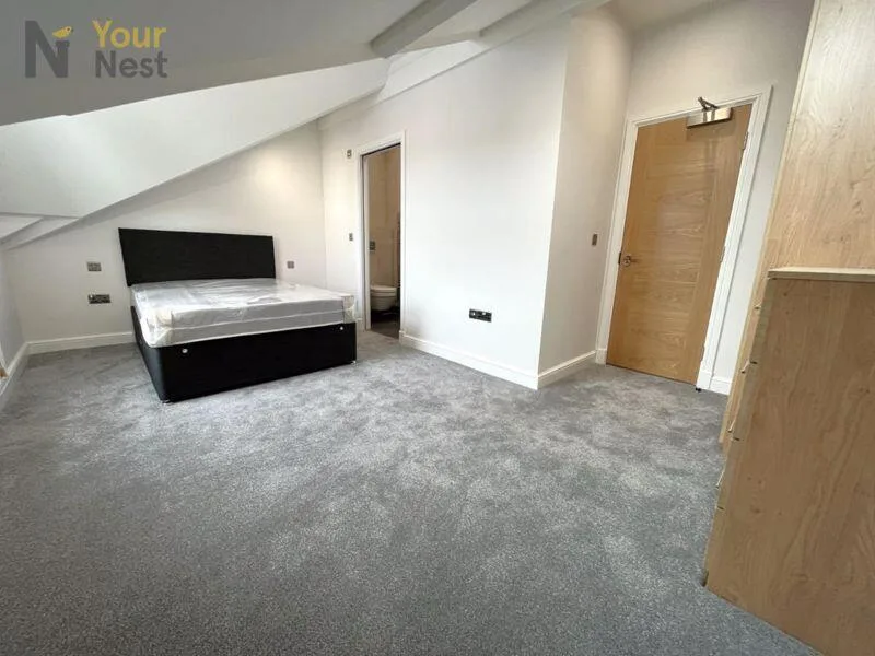 5 bedroom terraced house for rent