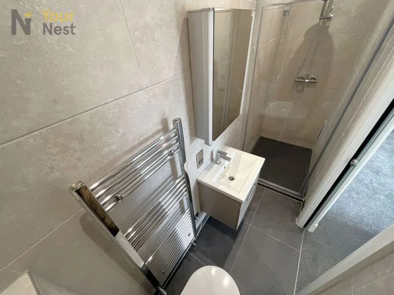5 bedroom terraced house for rent