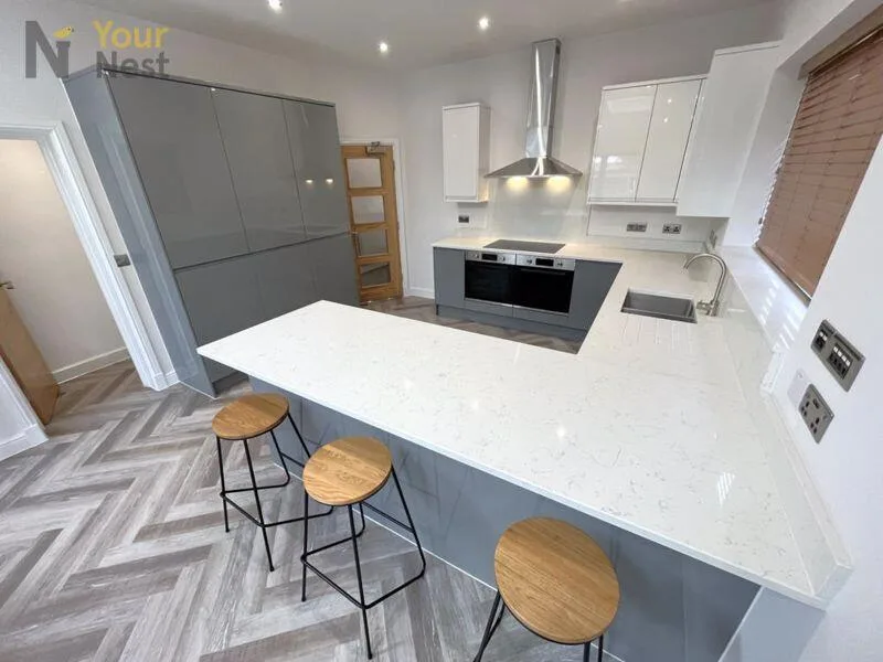 5 bedroom terraced house for rent