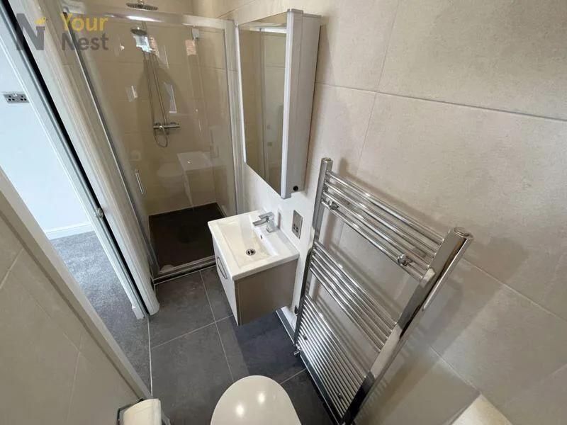 5 bedroom terraced house for rent